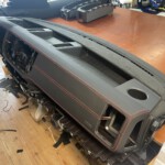 Der VW Crafter "Transporter" wurde zu einem echten Grand California Luxus Reisemobil, alles wurde mit Echtleder und Alcantara bezogen, abgesetzt mit roten Faden. Sehr Edel