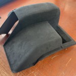 Der VW Crafter "Transporter" wurde zu einem echten Grand California Luxus Reisemobil, alles wurde mit Echtleder und Alcantara bezogen, abgesetzt mit roten Faden. Sehr Edel