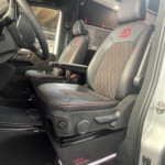 Der VW Crafter "Transporter" wurde zu einem echten Grand California Luxus Reisemobil, alles wurde mit Echtleder und Alcantara bezogen, abgesetzt mit roten Faden. Sehr Edel