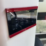 Der VW Crafter "Transporter" wurde zu einem echten Grand California Luxus Reisemobil, alles wurde mit Echtleder und Alcantara bezogen, abgesetzt mit roten Faden. Sehr Edel