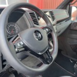 Der VW Crafter "Transporter" wurde zu einem echten Grand California Luxus Reisemobil, alles wurde mit Echtleder und Alcantara bezogen, abgesetzt mit roten Faden. Sehr Edel
