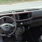 Der VW Crafter "Transporter" wurde zu einem echten Grand California Luxus Reisemobil, alles wurde mit Echtleder und Alcantara bezogen, abgesetzt mit roten Faden. Sehr Edel